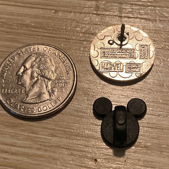 Disney parks Marvel Avenger Hulk Punch Fist Glitter Enamel Pin limited edition - Picture 4 of 5